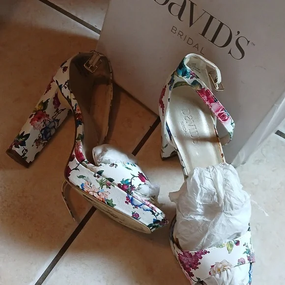 Shoes - Picture 2 of 2